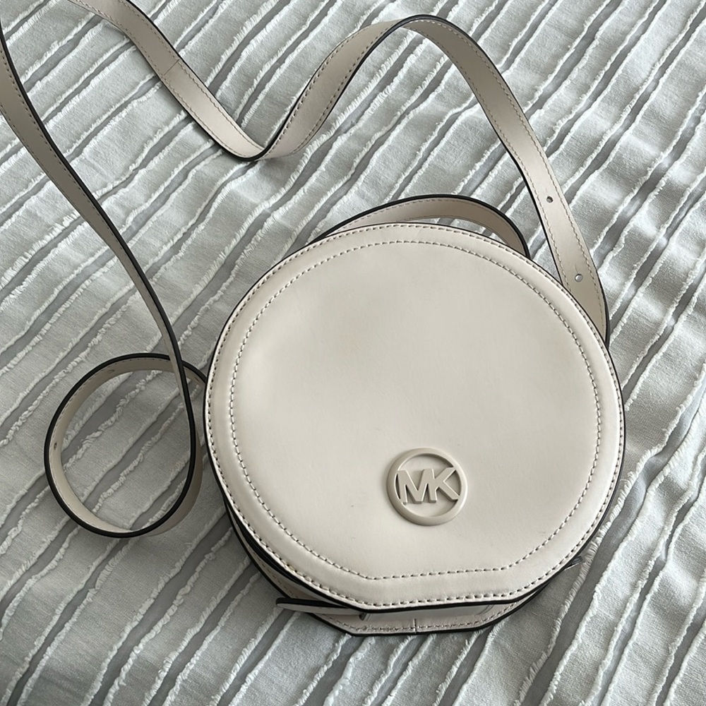 Cream round Michael kors crossbody
